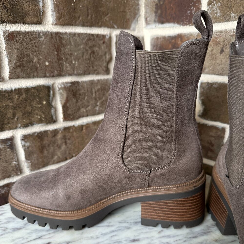 Bamboo Affirm Faux Suede Chelsea Lug Boots Brown Sz 8